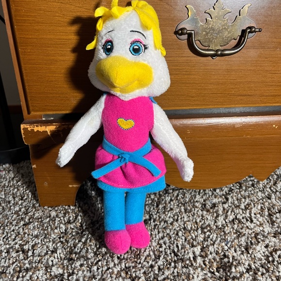2015 Chuck E. Cheese Helen Henny plush - Picture 1 of 4